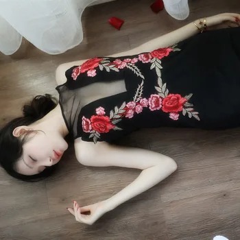 Yhotmeng seksualus nightdress moteris nightie Cheongsam gėlės gilia V asmenybės baras pagundai akių aksomo susiuvimo sleepwear